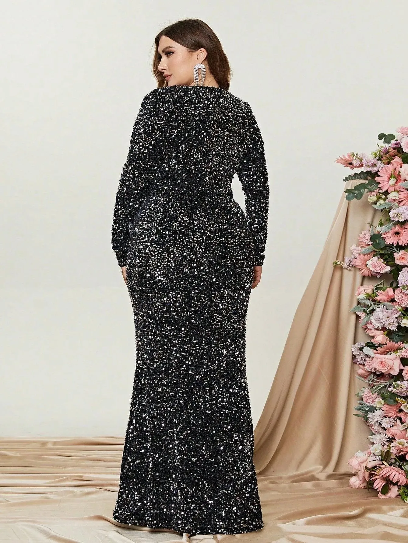 Plus Sweetheart Neck Long Sleeve Sequin Prom Dresses