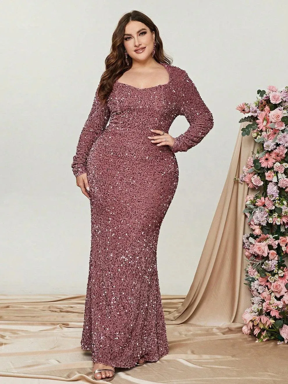 Plus Sweetheart Neck Long Sleeve Sequin Prom Dresses