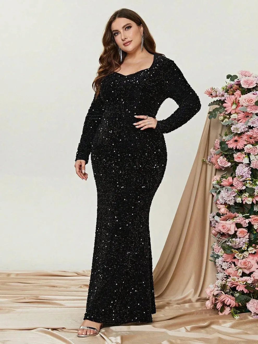 Plus Sweetheart Neck Long Sleeve Sequin Prom Dresses
