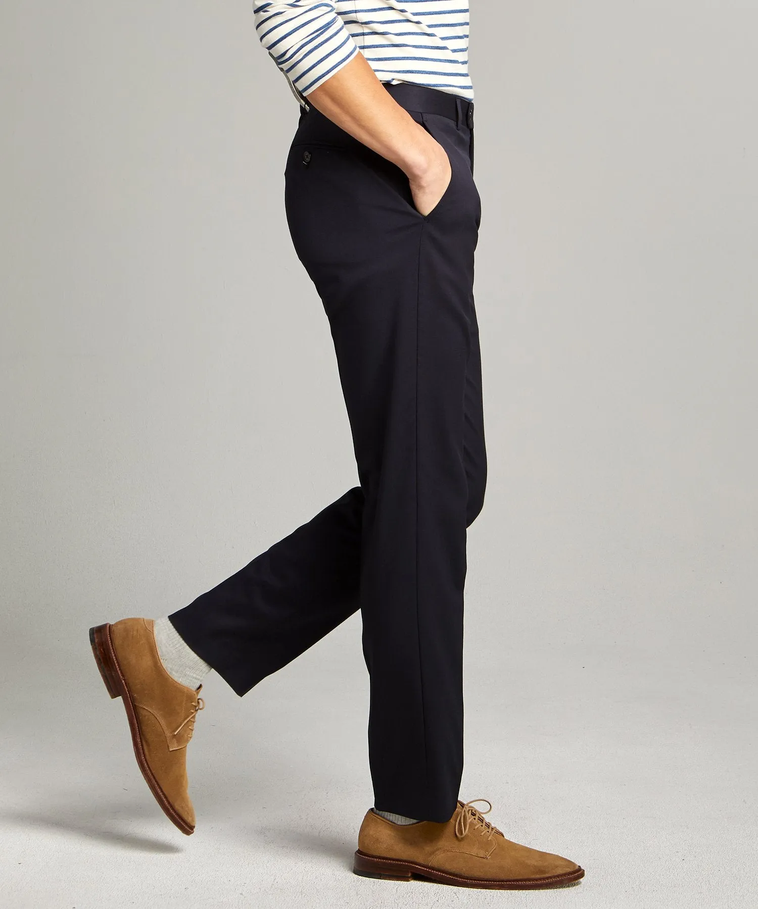 Sutton Stretch Tropical Wool Suit in Navy