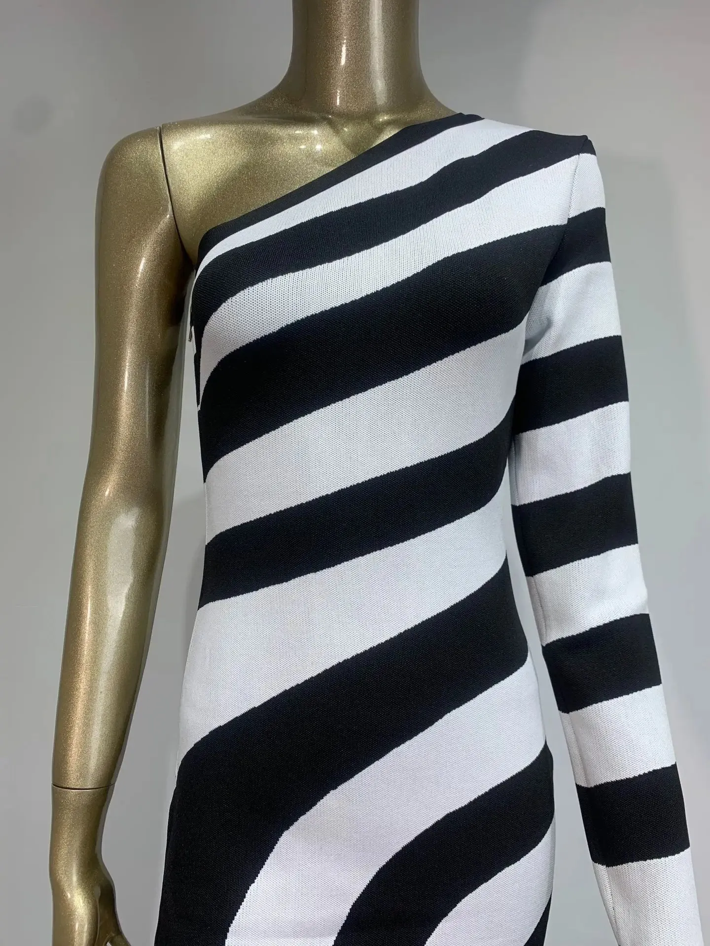 Trend4us Women's Chic One-Shoulder Striped High-Slit Gown