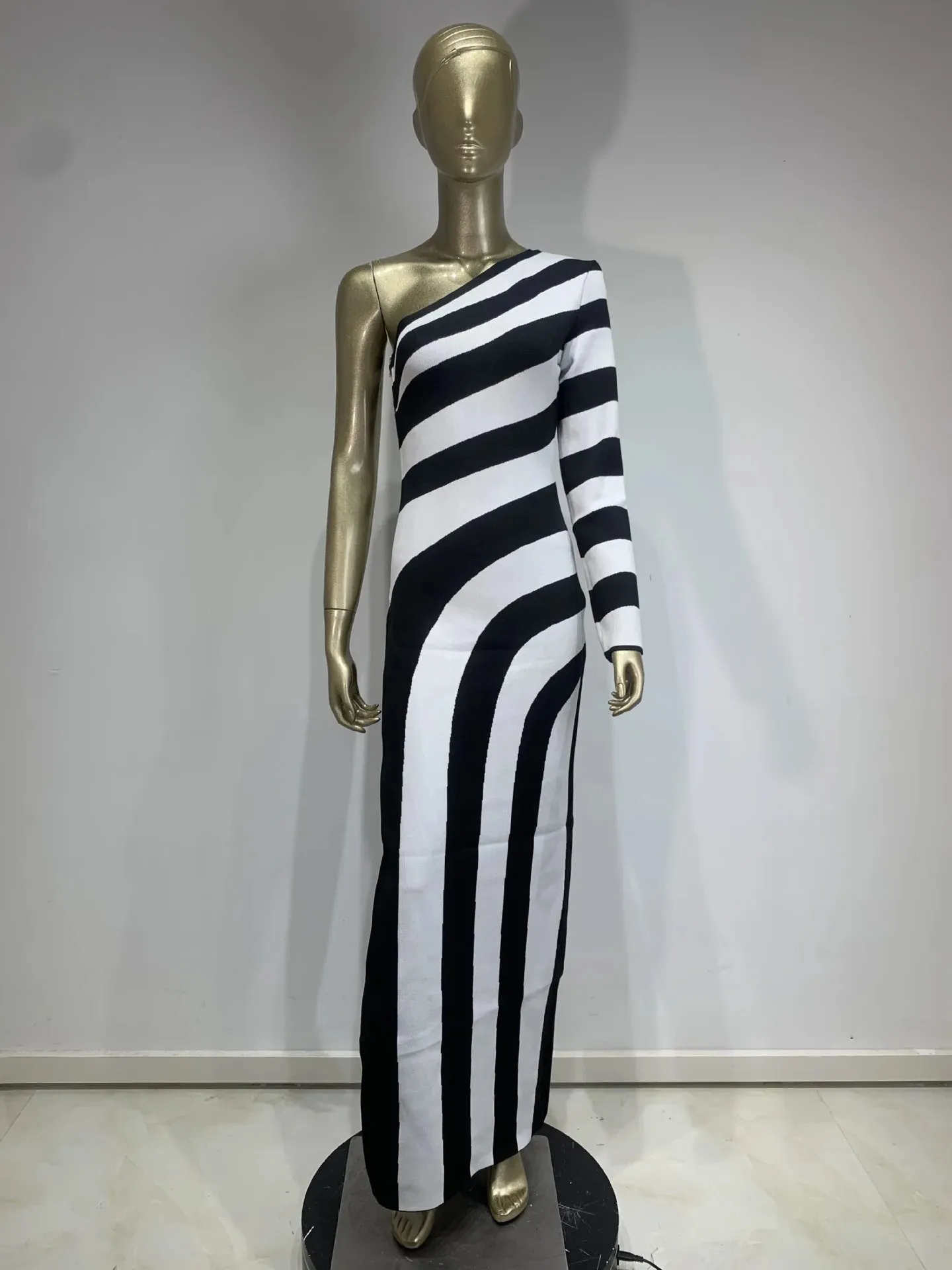 Trend4us Women's Chic One-Shoulder Striped High-Slit Gown